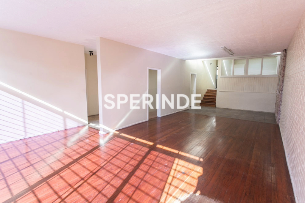 Casa para alugar com 180m², 3 quartos no bairro Petrópolis em Porto Alegre