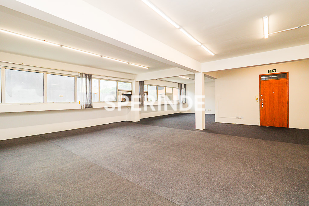 Sala para alugar com 100m², 1 vaga no bairro Higienópolis em Porto Alegre
