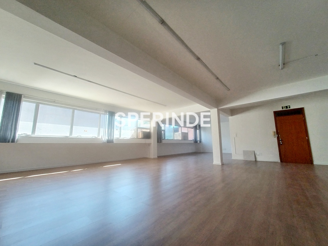 Sala para alugar com 100m², 1 vaga no bairro Higienópolis em Porto Alegre