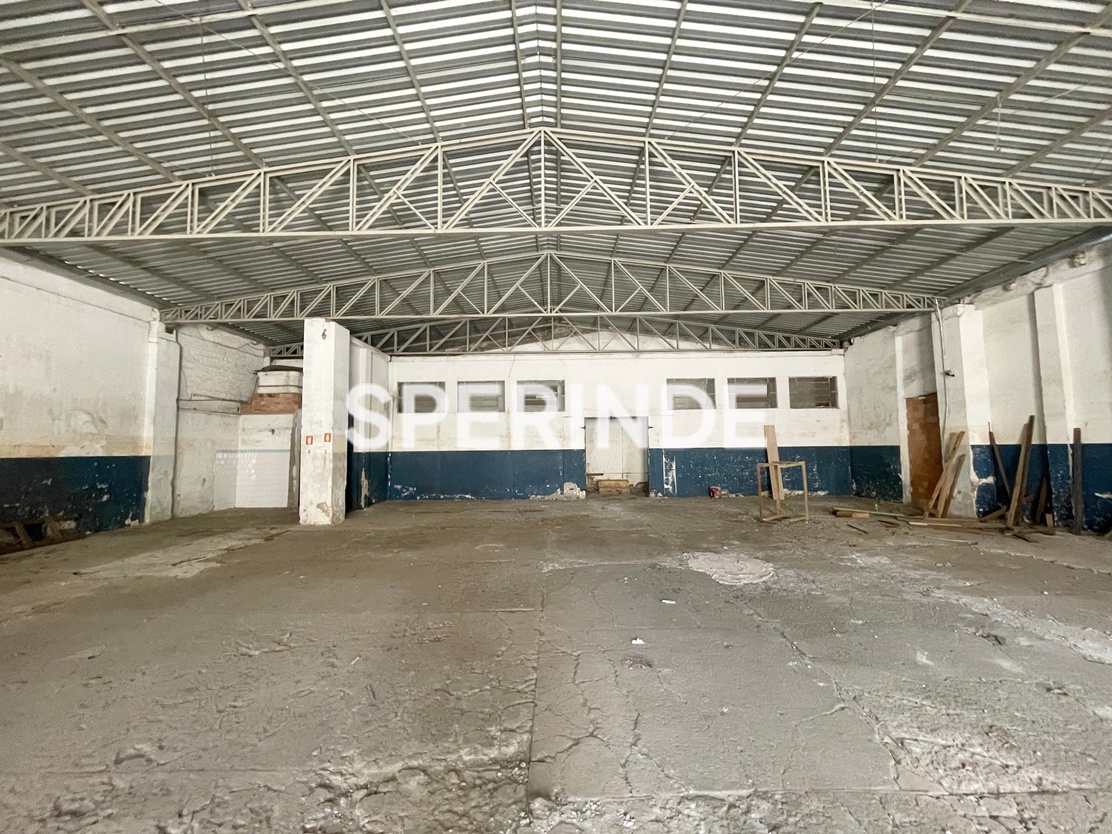 Depósito para alugar com 450m², 3 vagas no bairro São Geraldo em Porto Alegre