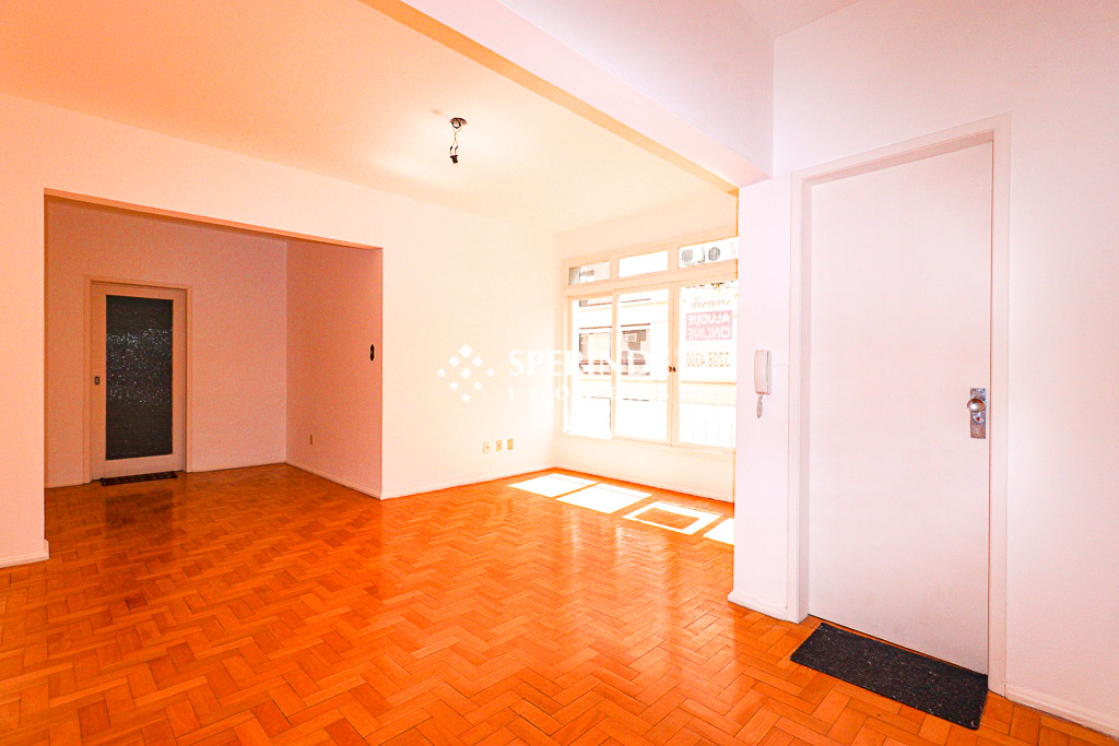 Apartamento para alugar com 110m², 3 quartos, 1 vaga no bairro Moinhos de Vento em Porto Alegre