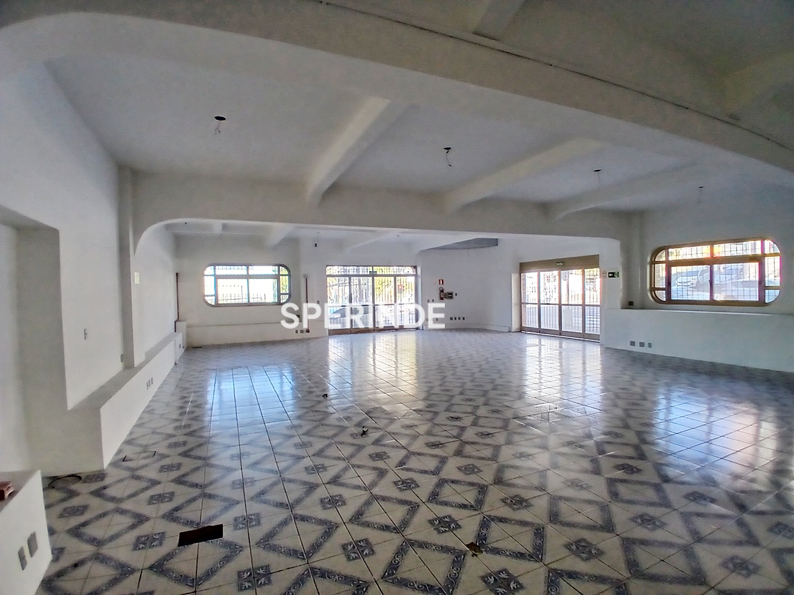 Loja para alugar com 448m², 1 vaga no bairro Exposição em Caxias do Sul