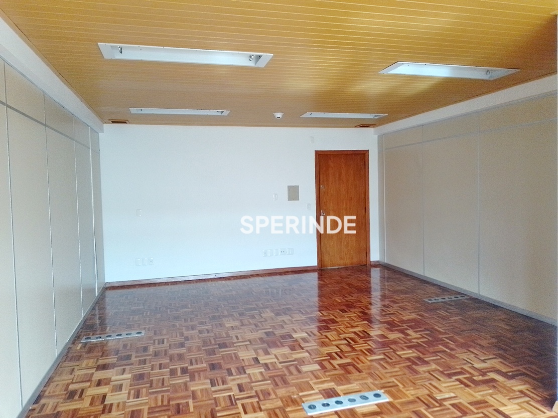 Sala para alugar com 41m², 1 vaga no bairro Exposição em Caxias do Sul