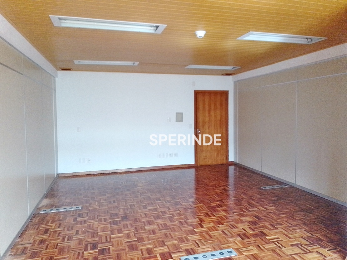 Sala para alugar com 41m², 1 vaga no bairro Exposição em Caxias do Sul