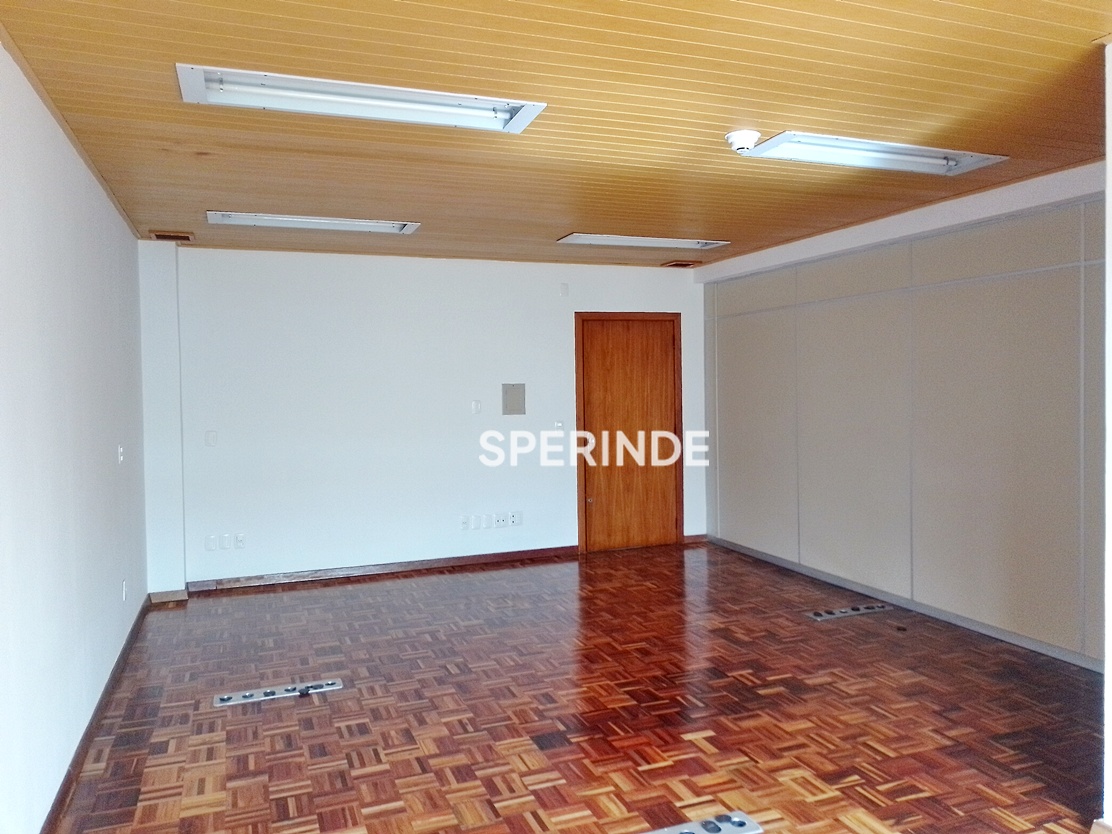 Sala para alugar com 41m², 1 vaga no bairro Exposição em Caxias do Sul