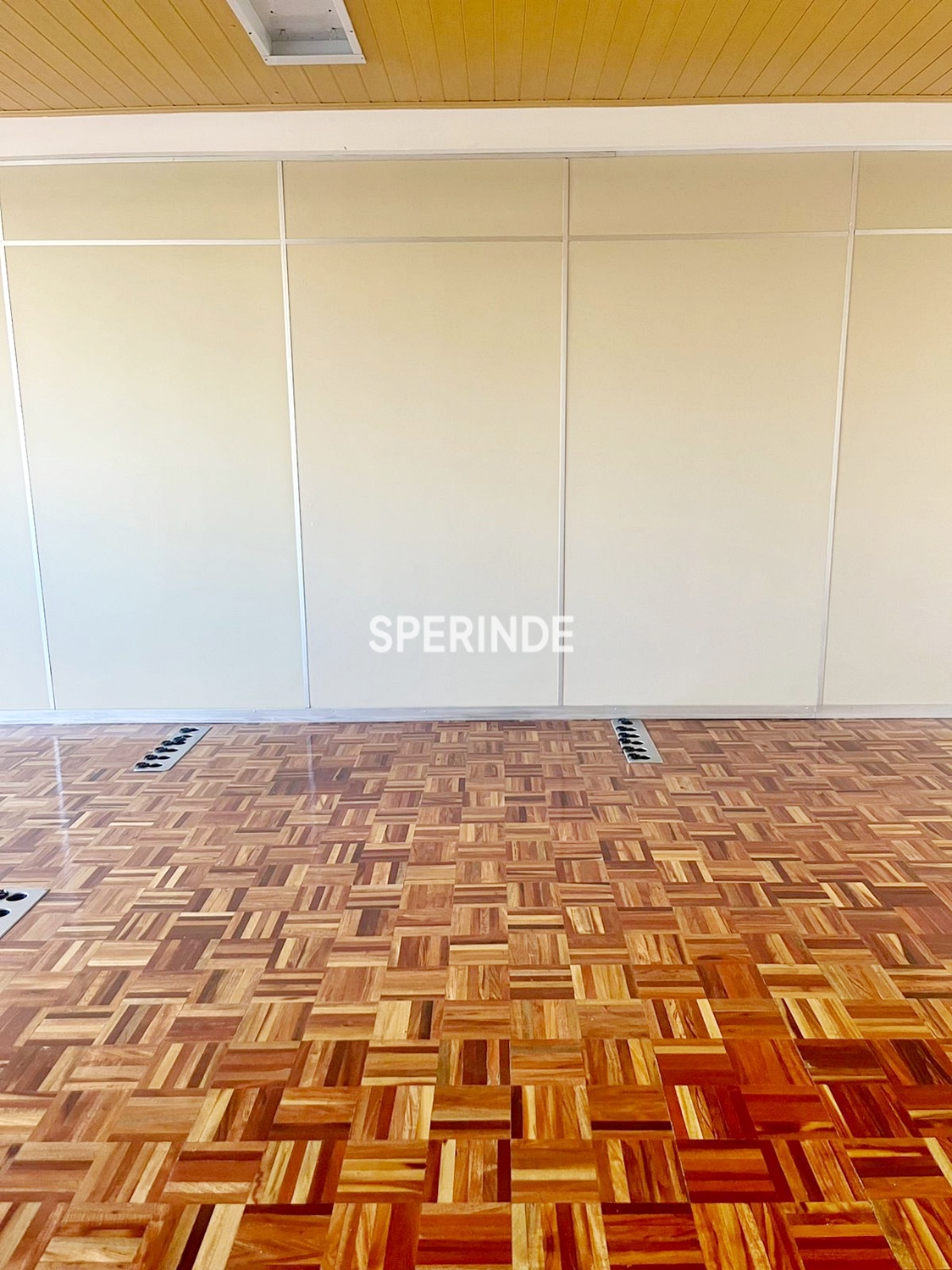 Sala para alugar com 41m², 1 vaga no bairro Exposição em Caxias do Sul