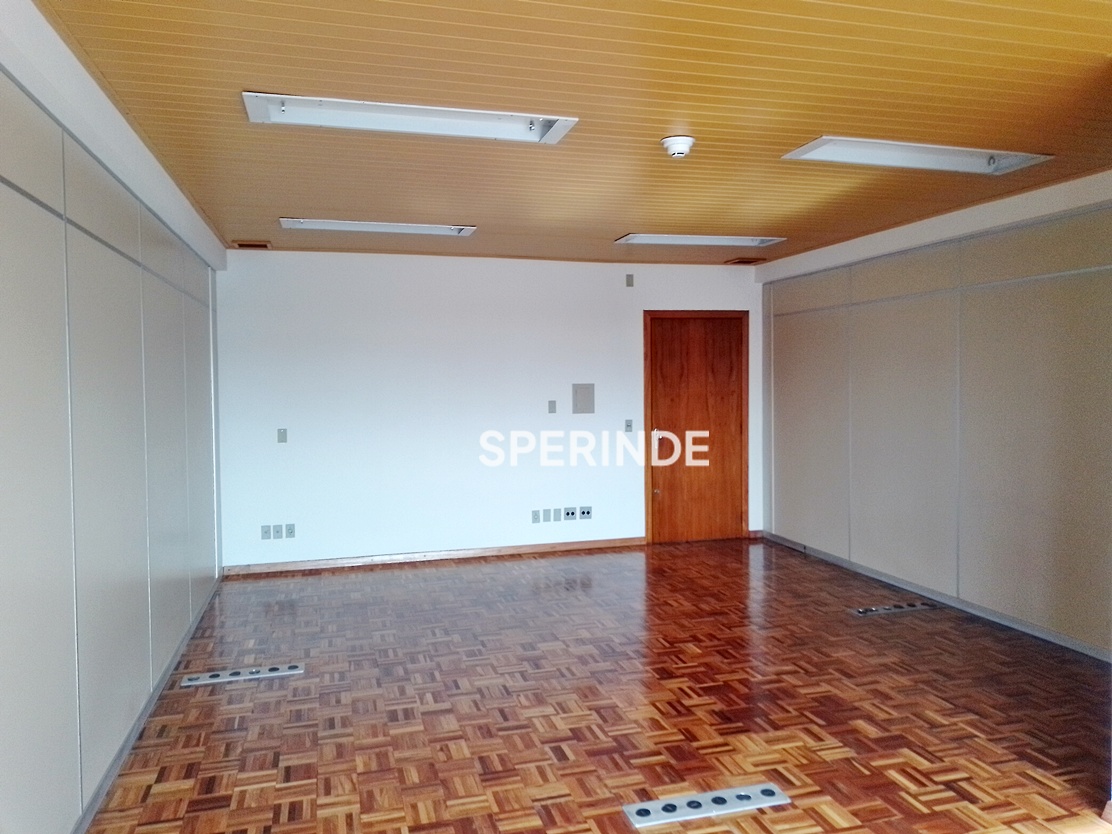 Sala para alugar com 41m², 1 vaga no bairro Exposição em Caxias do Sul