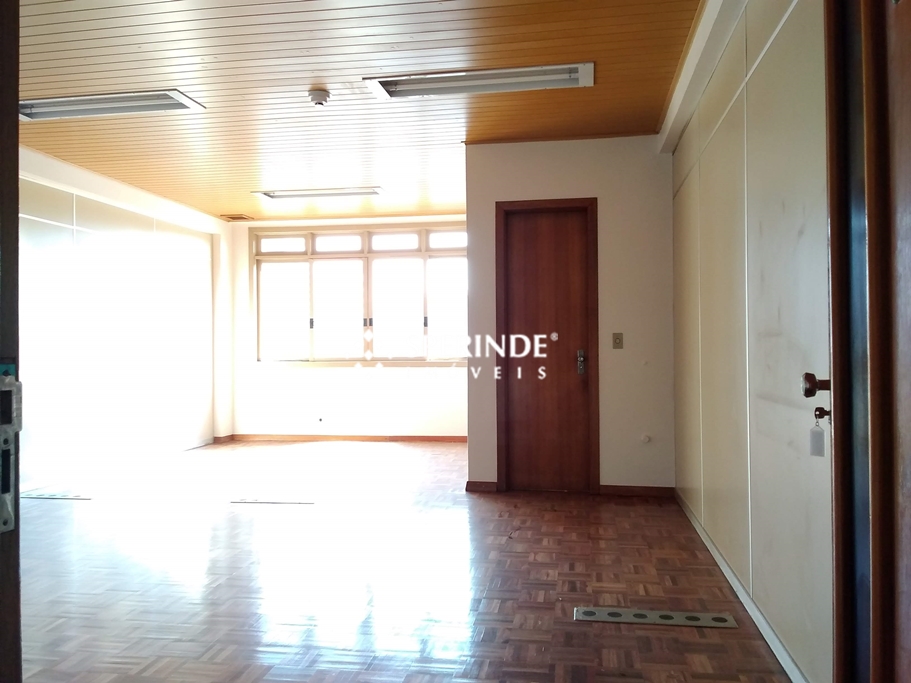 Sala para alugar com 41m², 1 vaga no bairro Exposição em Caxias do Sul