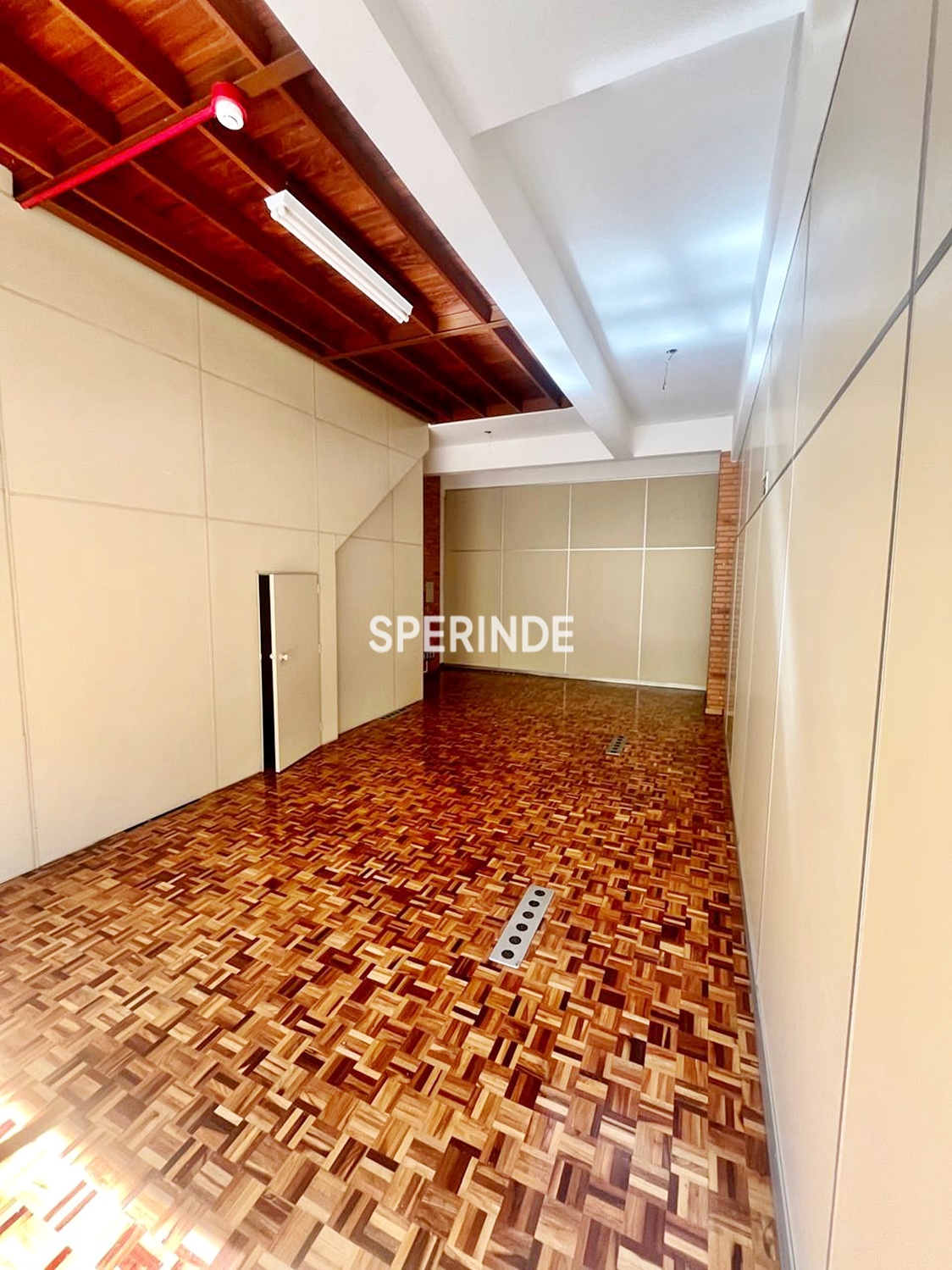 Loja para alugar com 101m², 1 vaga no bairro Exposição em Caxias do Sul