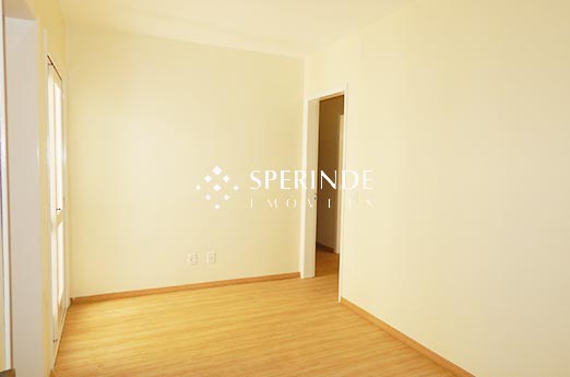 Apartamento para alugar com 57m², 2 quartos, 1 vaga no bairro Lourdes em Caxias do Sul