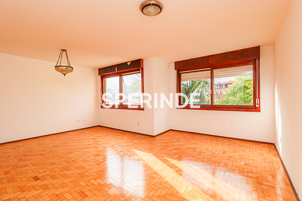 Apartamento para alugar com 118m², 3 quartos, 1 vaga no bairro Rio Branco em Porto Alegre