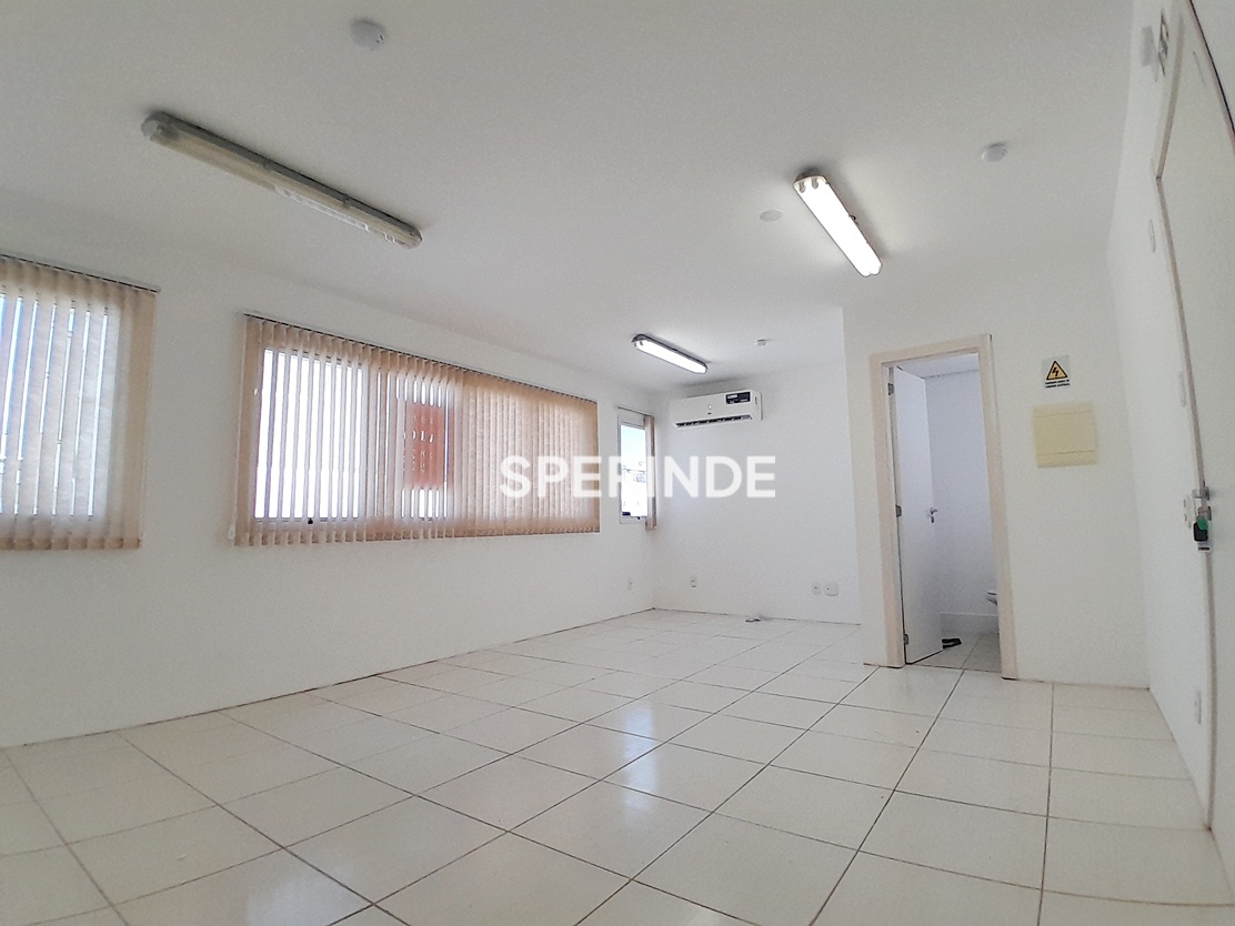 Sala para alugar com 32m², 1 vaga no bairro Menino Deus em Porto Alegre