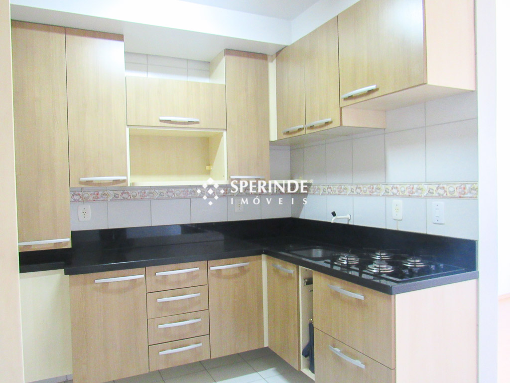 Apartamento para alugar com 50m², 2 quartos, 1 vaga no bairro Lazzer em Caxias do Sul