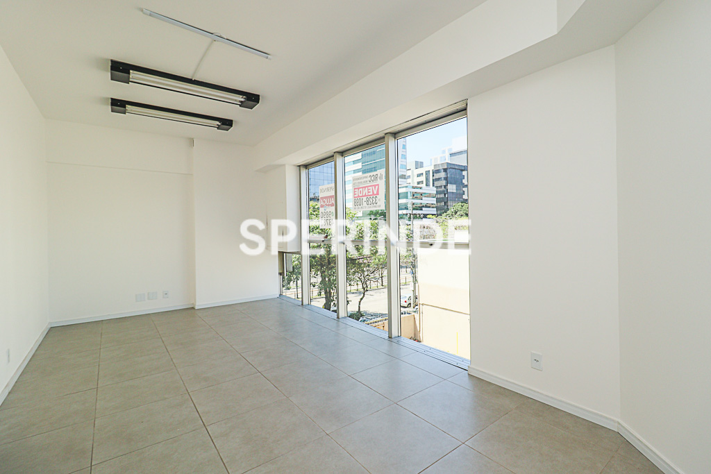 Sala para alugar com 26m² no bairro Auxiliadora em Porto Alegre