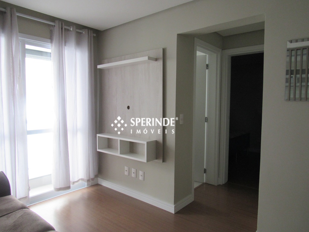 Apartamento para alugar com 48m², 1 quarto, 1 vaga no bairro Nossa Senhora de Lourdes em Caxias do Sul