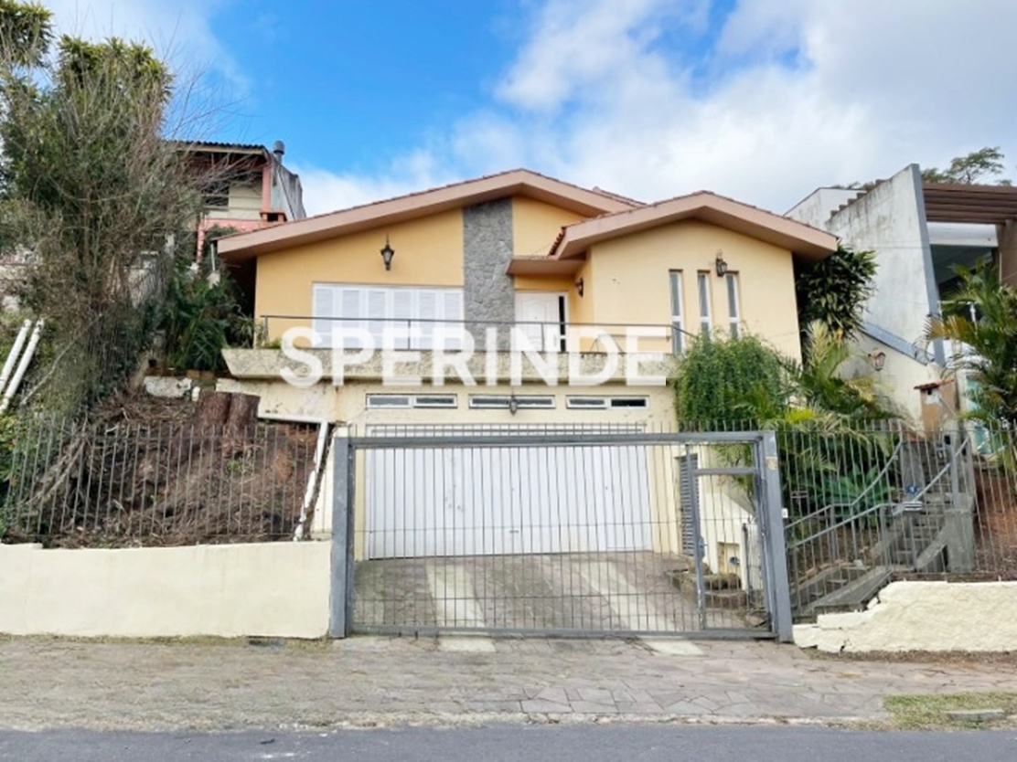 Casa para alugar com 289m², 3 quartos, 2 vagas no bairro Jardim Itu Sabará em Porto Alegre