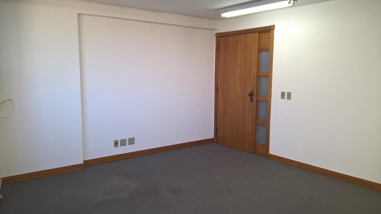 Sala para alugar com 33m² no bairro Auxiliadora em Porto Alegre