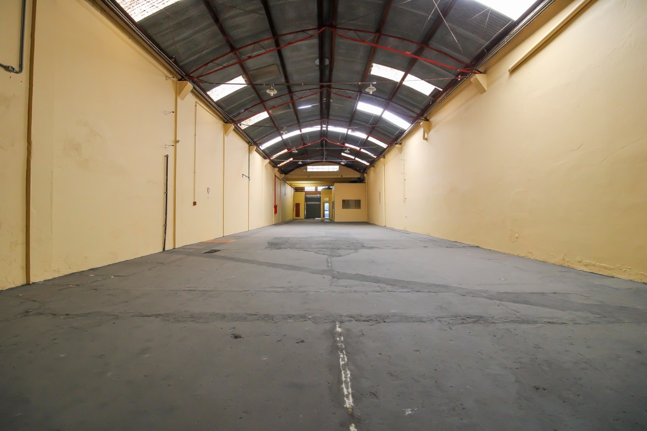 Pavilhão para alugar com 605m² no bairro São João em Porto Alegre