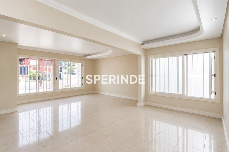 Casa Comercial para alugar com 190m² no bairro Chácara das Pedras em Porto Alegre