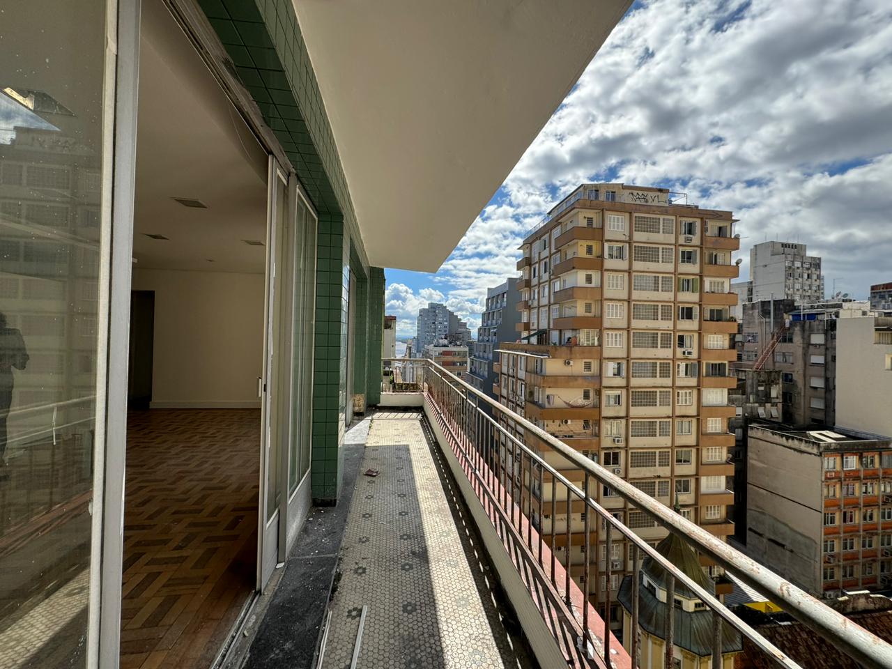 Sala para alugar com 180m² no bairro Centro em Porto Alegre