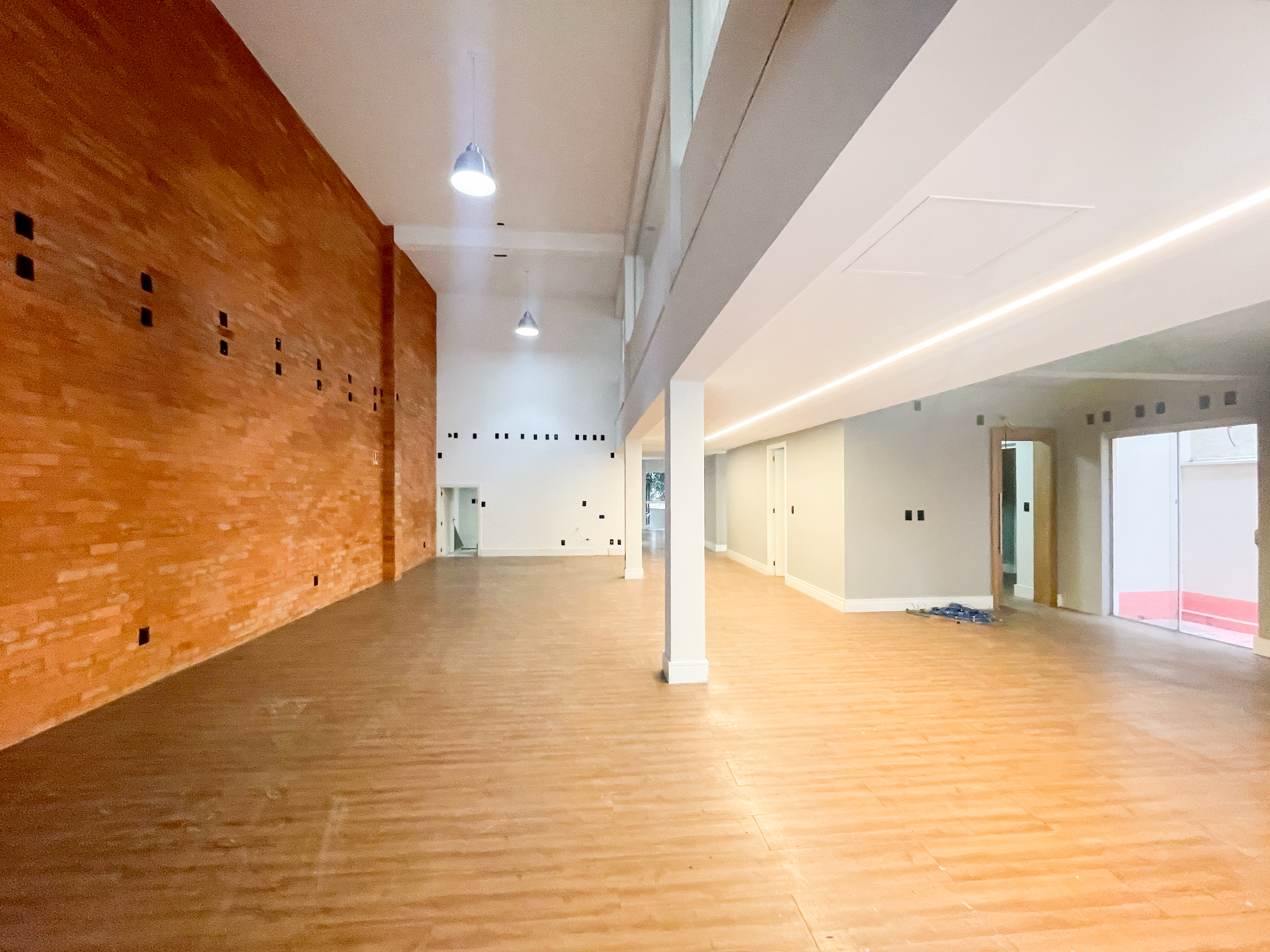 Depósito para alugar com 700m², 11 vagas no bairro São João em Porto Alegre