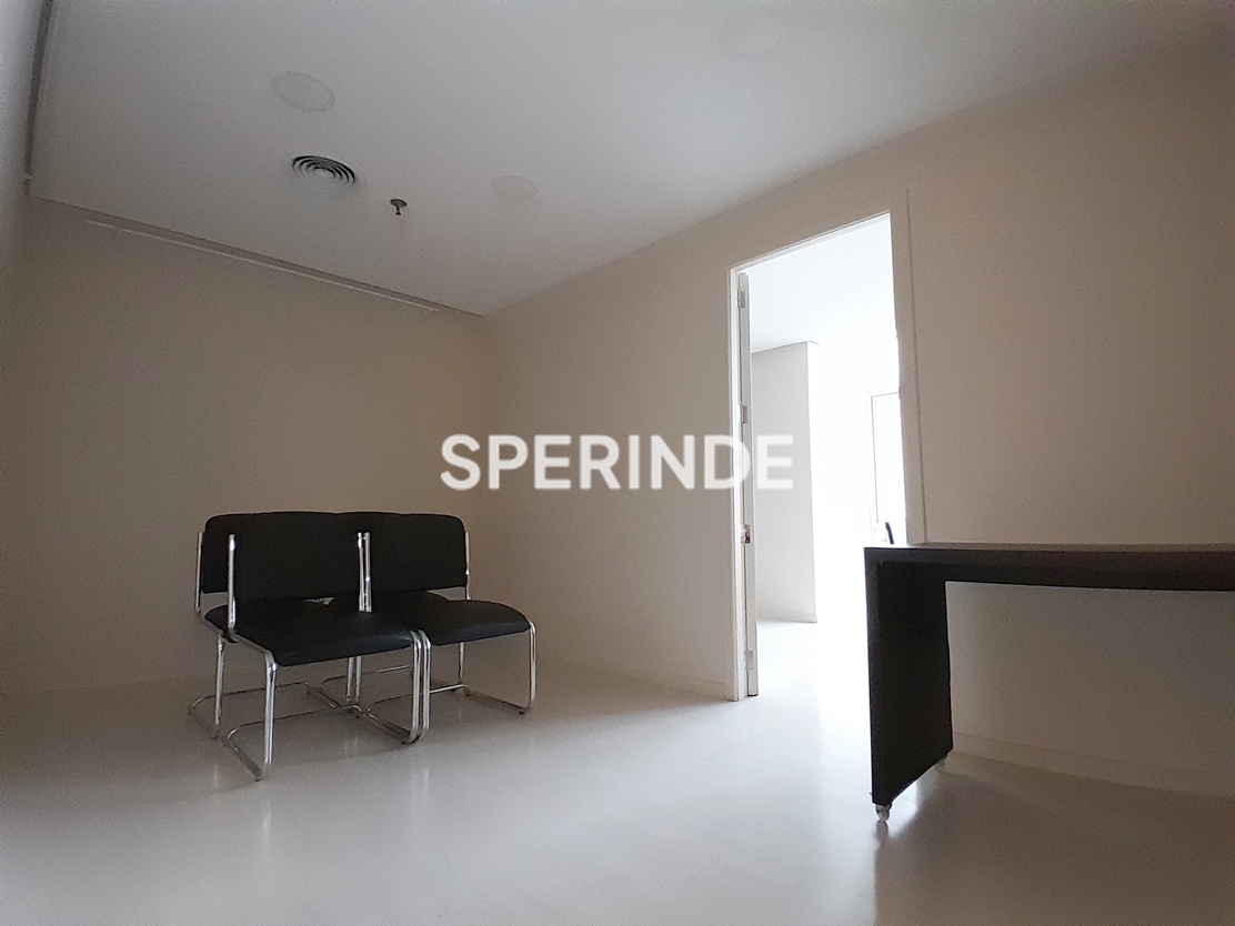 Sala para alugar com 33m², 1 vaga no bairro Moinhos de Vento em Porto Alegre
