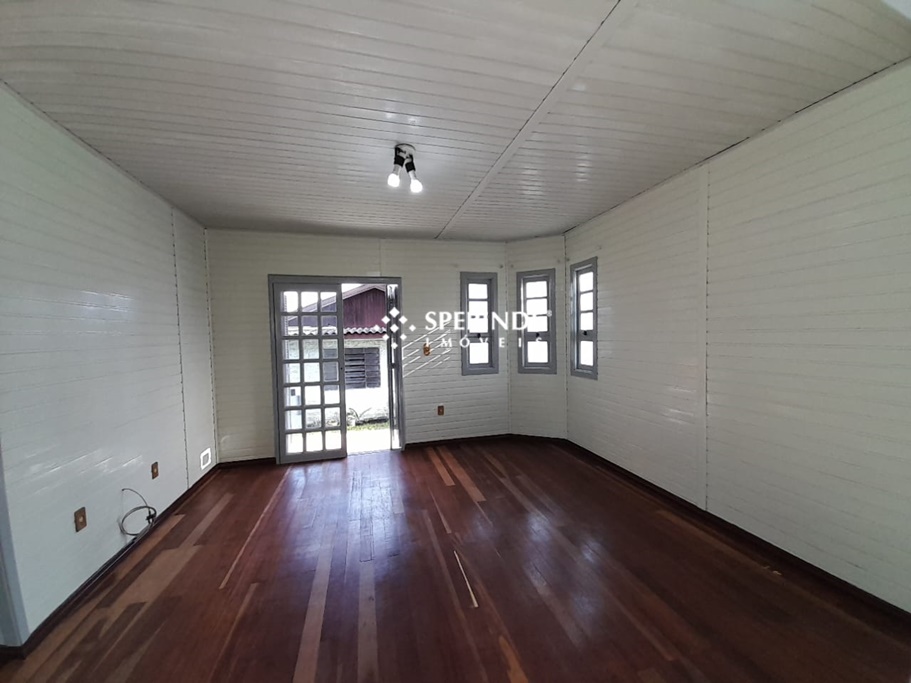 Casa para alugar com 80m², 2 quartos, 1 vaga no bairro Mariland em Caxias do Sul