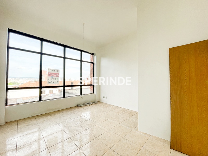 Sala para alugar com 24m², 1 vaga no bairro Rio Branco em Porto Alegre