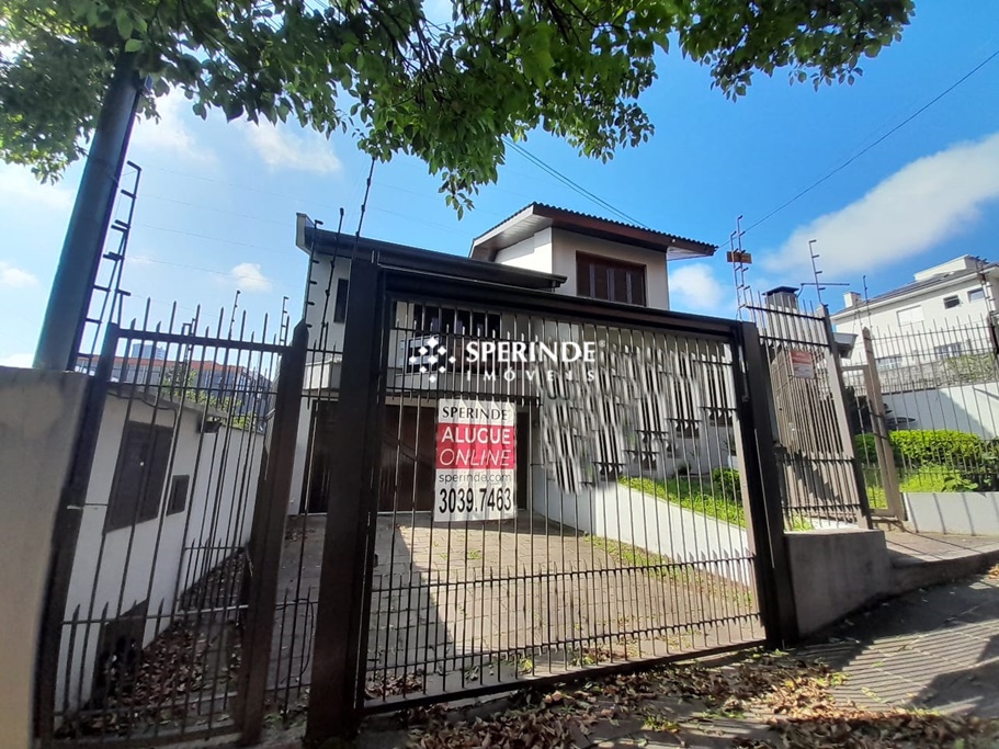 Casa para alugar com 380m², 3 quartos, 3 vagas no bairro Panazzolo em Caxias do Sul