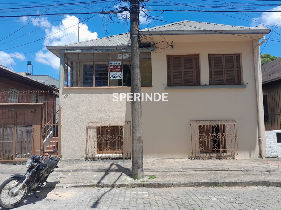 Casa para alugar com 90m², 3 quartos, 1 vaga no bairro São Pelegrino em Caxias do Sul