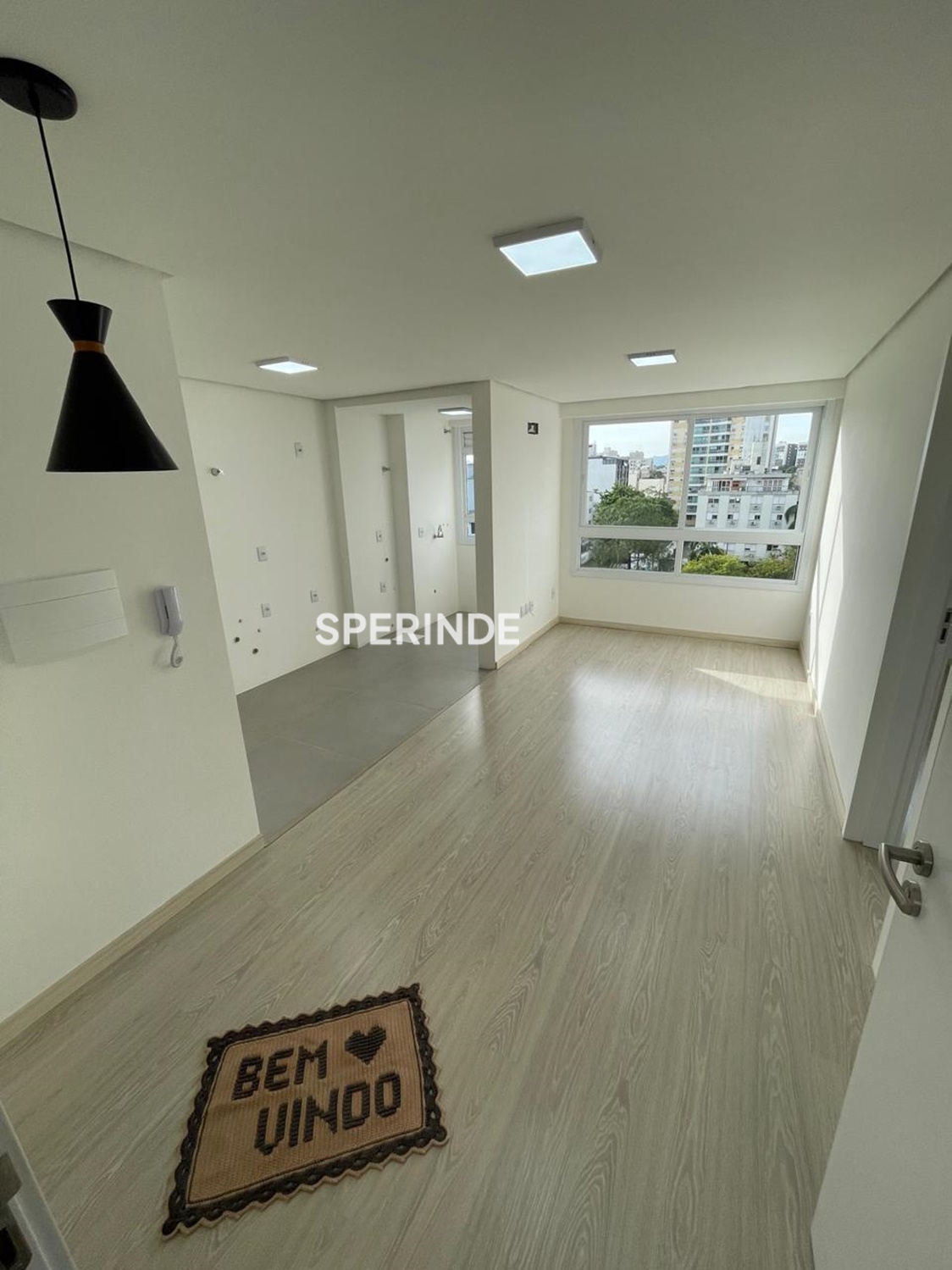 Apartamento para alugar com 45m², 1 quarto, 1 vaga no bairro Menino Deus em Porto Alegre