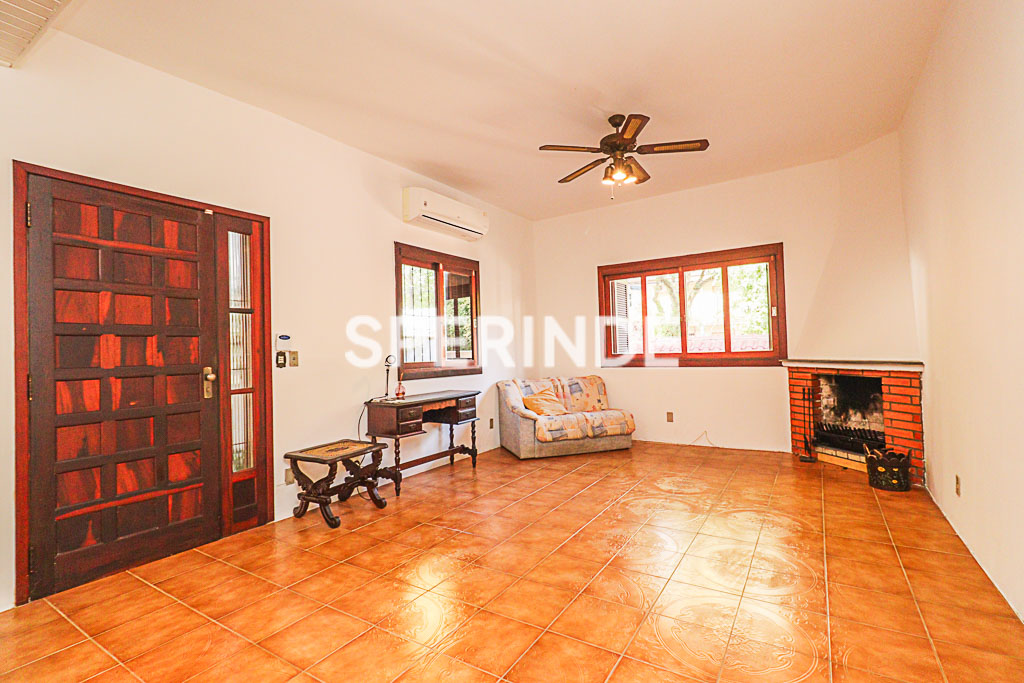 Casa para alugar com 270m², 3 quartos, 3 vagas no bairro Petrópolis em Porto Alegre