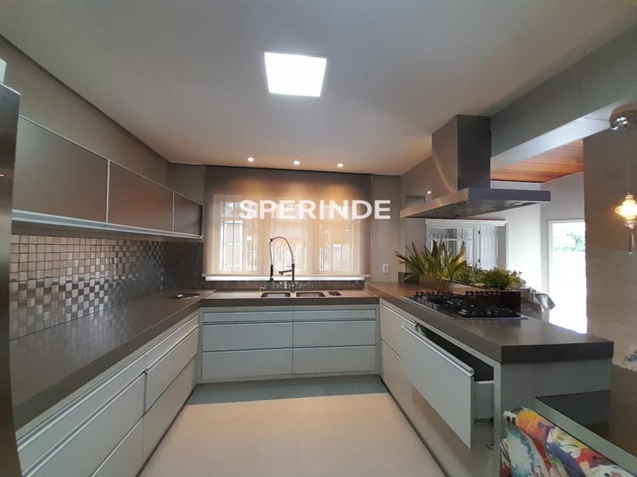 Casa para alugar com 300m², 4 quartos, 2 vagas no bairro Monte Bérico em Caxias do Sul