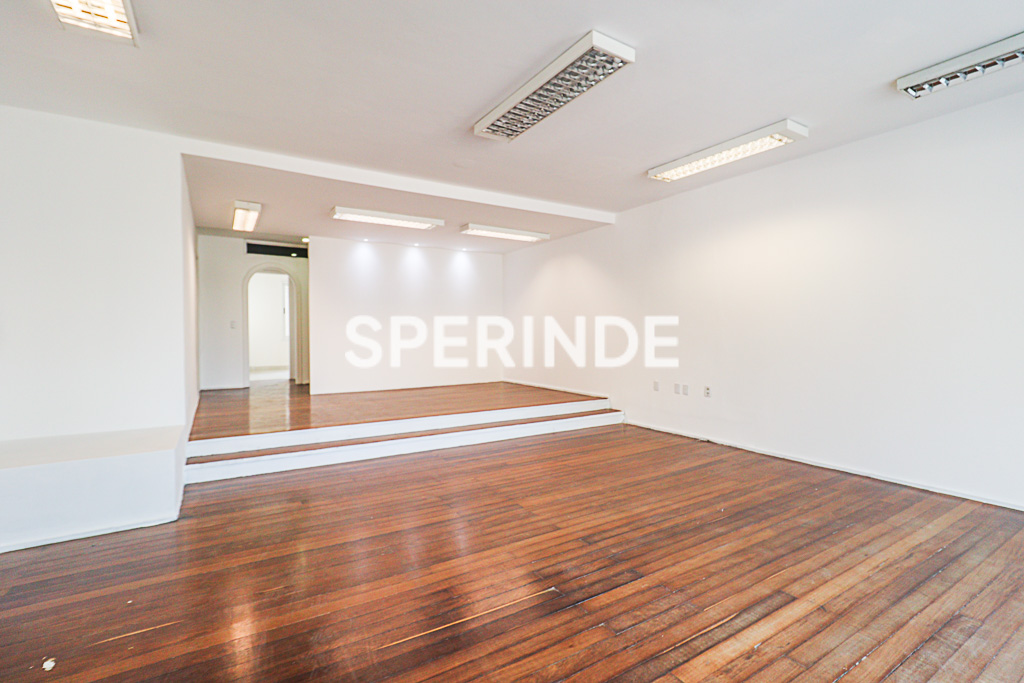 Casa Comercial para alugar com 319m², 1 quarto, 3 vagas no bairro Higienópolis em Porto Alegre