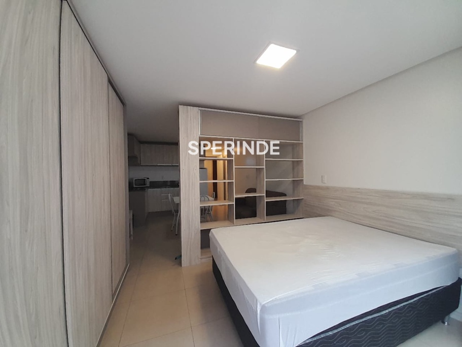 Apartamento para alugar com 40m², 1 quarto, 1 vaga no bairro Petrópolis em Caxias do Sul