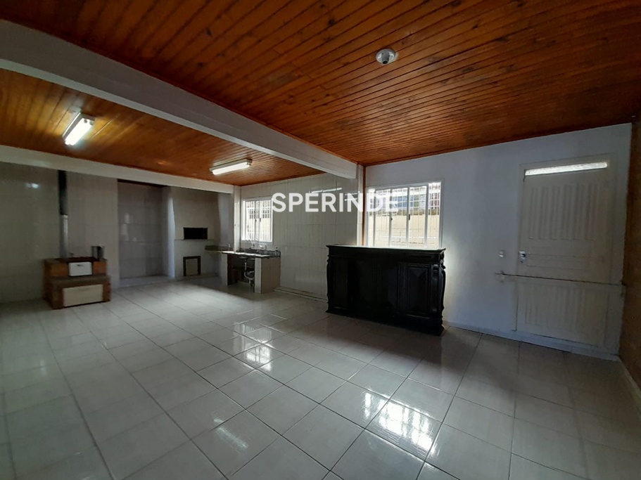 Casa para alugar com 180m², 3 quartos, 2 vagas no bairro Desvio Rizzo em Caxias do Sul
