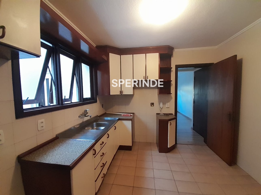 Apartamento para alugar com 50m², 1 quarto, 1 vaga no bairro Medianeira em Caxias do Sul