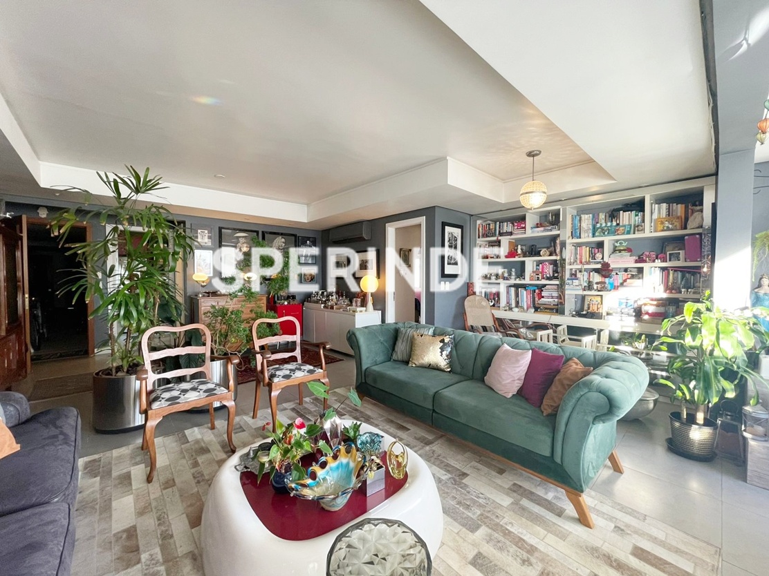 Apartamento para alugar com 103m², 1 quarto, 1 vaga no bairro Menino Deus em Porto Alegre