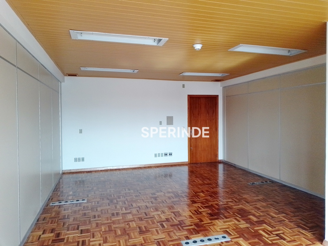 Sala para alugar com 41m², 1 vaga no bairro Exposição em Caxias do Sul