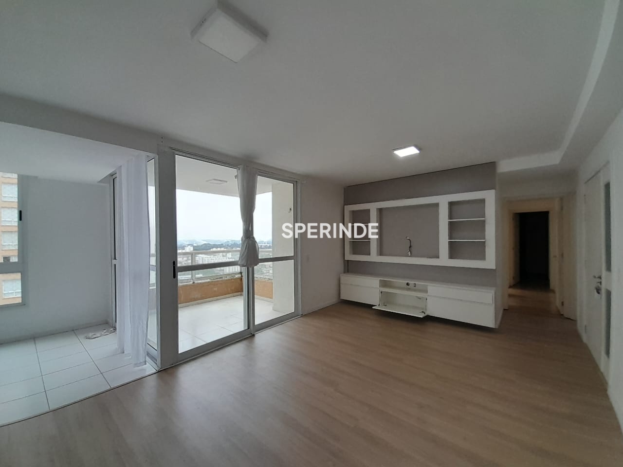 Apartamento para alugar com 110m², 3 quartos, 2 vagas no bairro Cristo Redentor em Caxias do Sul