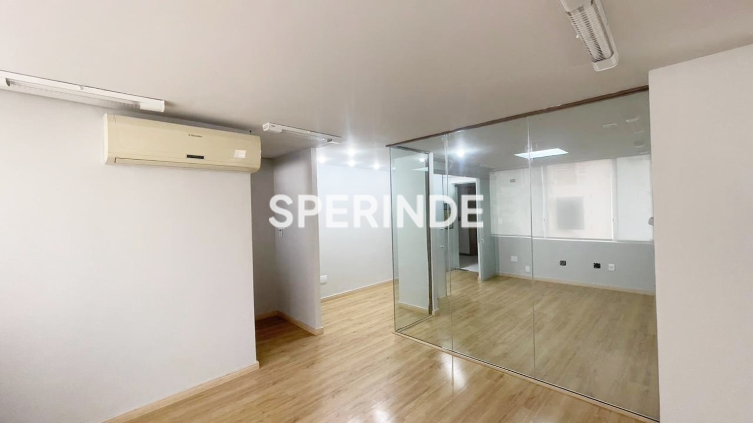 Sala para alugar com 64m², 1 vaga no bairro Rio Branco em Porto Alegre