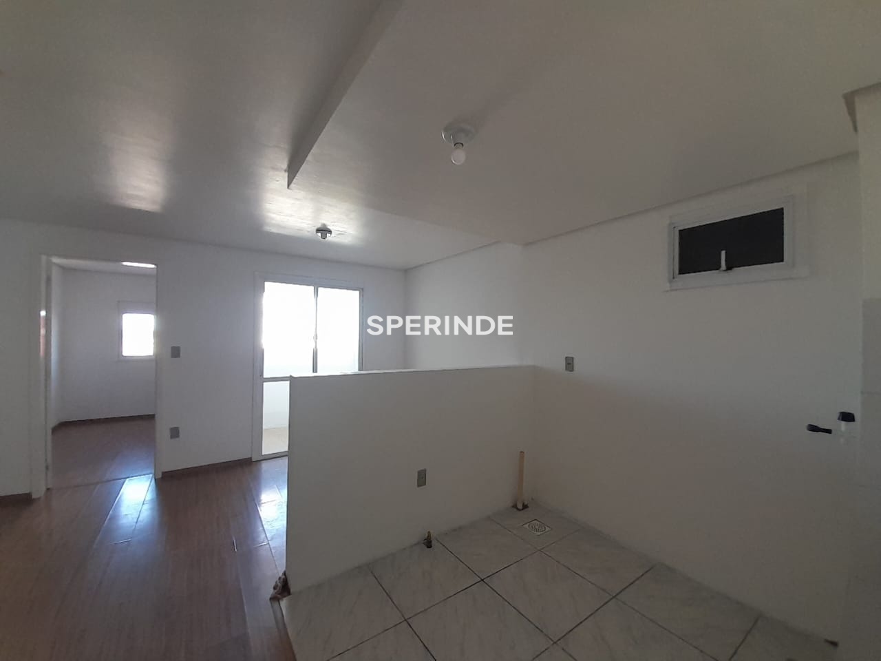 Apartamento para alugar com 50m², 2 quartos, 1 vaga no bairro Desvio Rizzo em Caxias do Sul