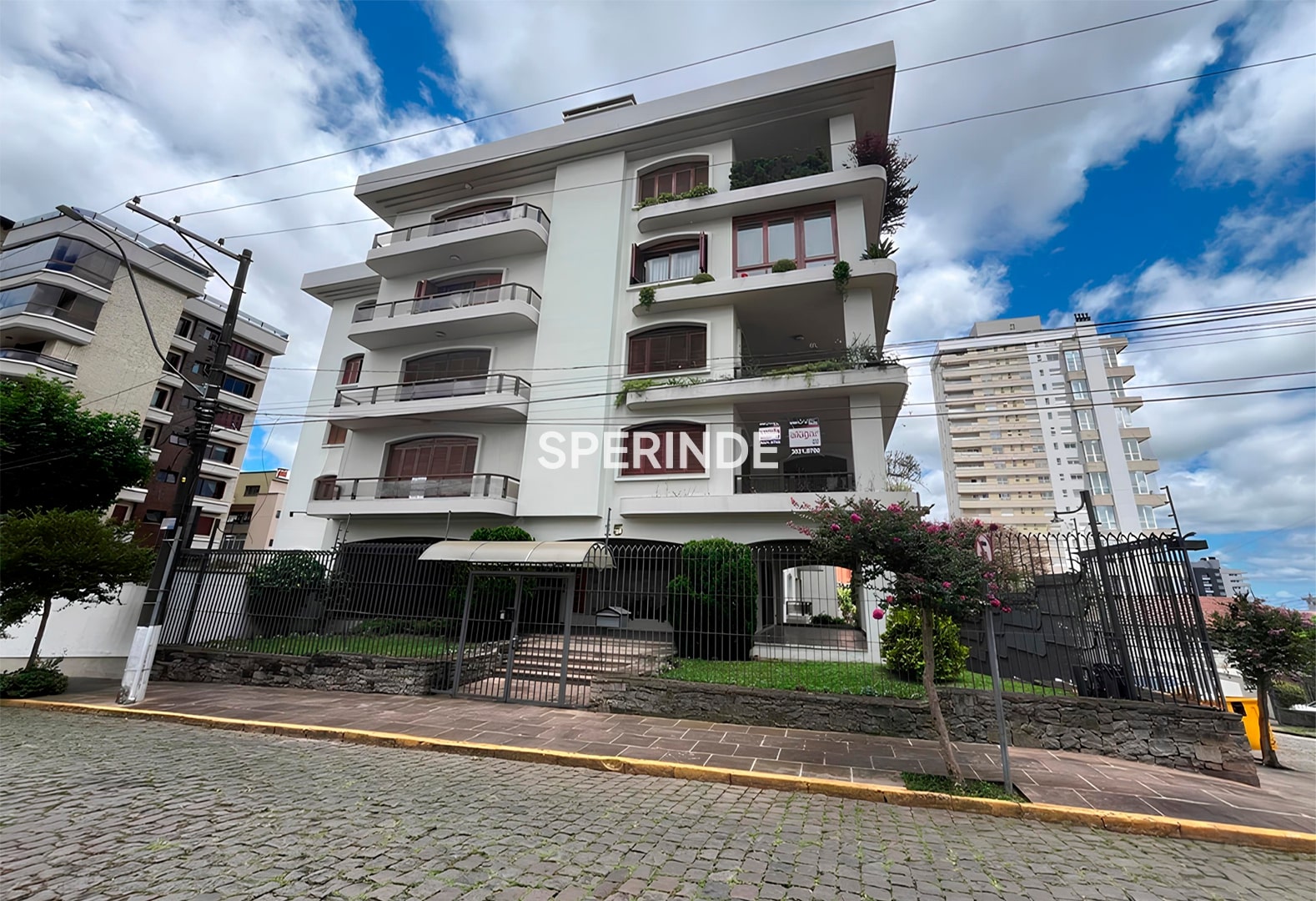 Apartamento para alugar com 382m², 4 quartos no bairro Panazzolo em Caxias do Sul