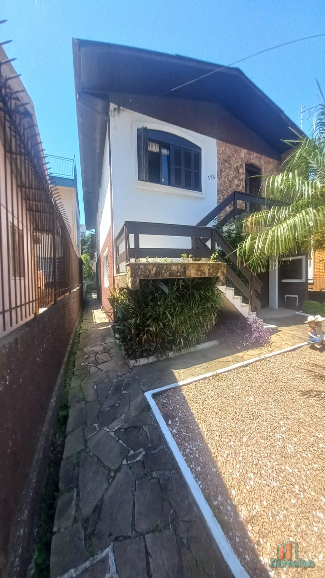 Garagem Comercial para alugar com 120m² no bairro Medianeira em Caxias do Sul