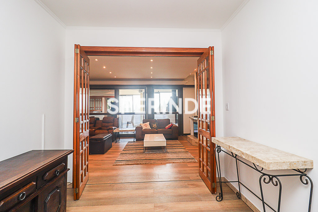 Casa para alugar com 425m², 2 quartos no bairro Três Figueiras em Porto Alegre