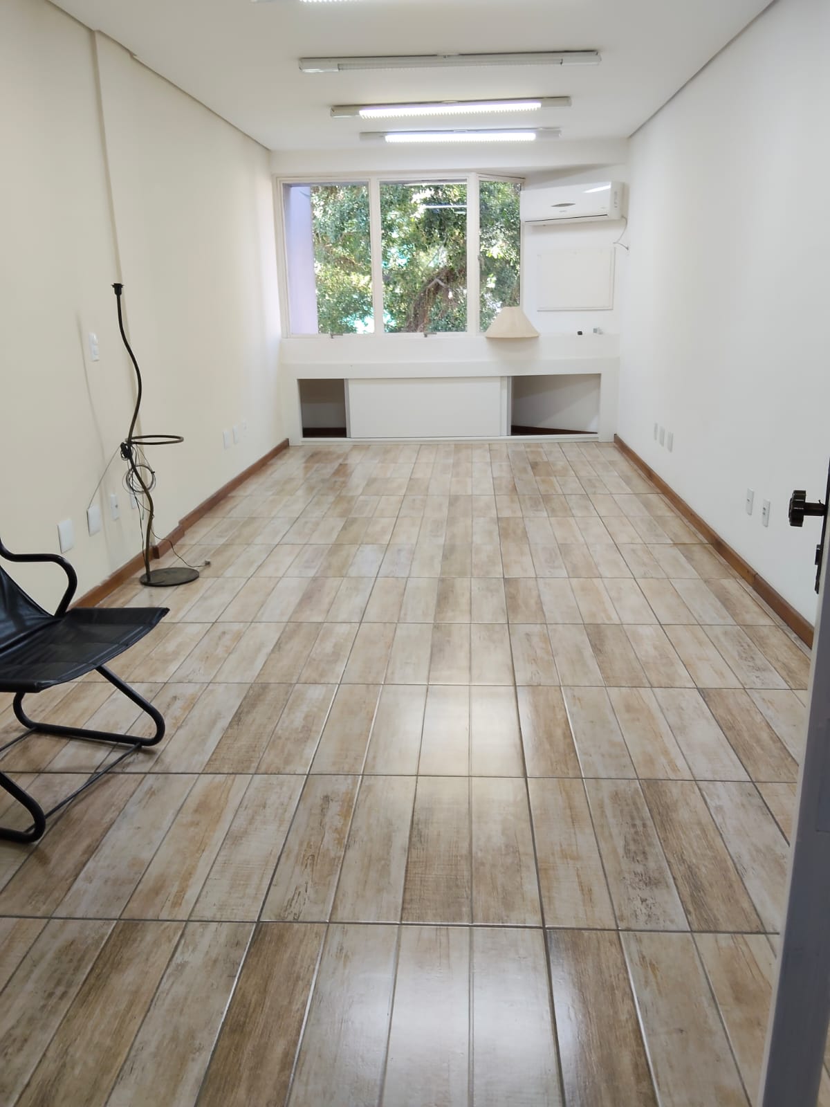 Sala para alugar com 37m² no bairro Menino Deus em Porto Alegre