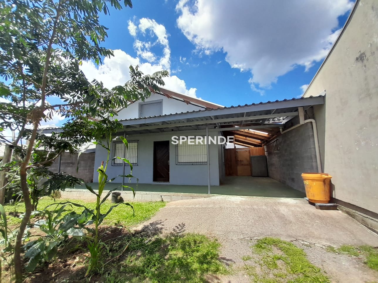 Casa para alugar com 120m², 3 quartos, 1 vaga no bairro Salgado Filho em Caxias do Sul