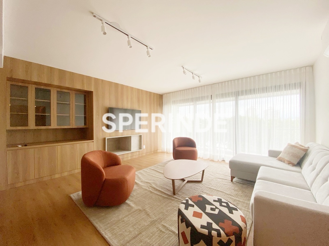 Apartamento para alugar com 154m², 3 quartos, 2 vagas no bairro Três Figueiras em Porto Alegre