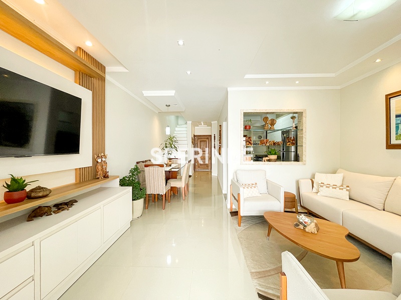 Casa para alugar com 223m², 3 quartos, 2 vagas no bairro Ipanema em Porto Alegre