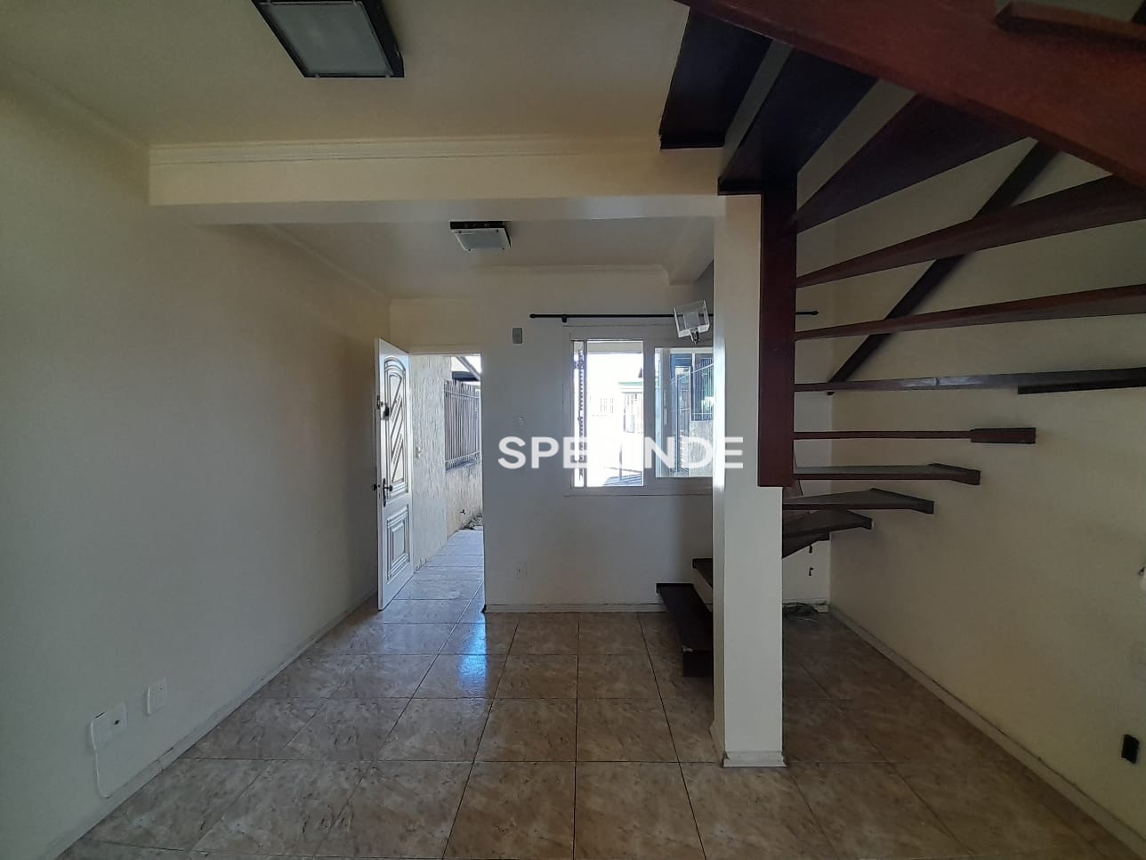 Sobrado para alugar com 70m², 2 quartos, 1 vaga no bairro Santa Lucia em Caxias do Sul